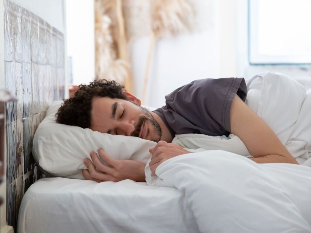 Psikiyatri hastası olan kişilerin uyku düzenlerini korumaları öneriliyor. Eğer doktor kişinin oruç tutmasında sakınca görmüyorsa uyku saatleri buna göre düzenlenmeli