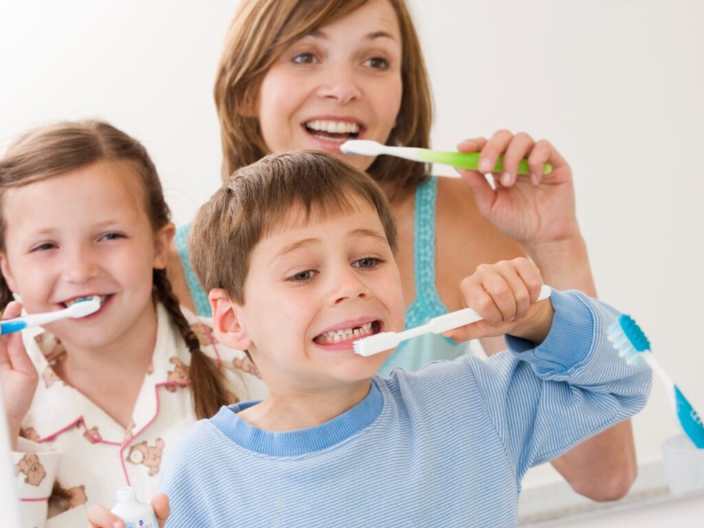 Diş sağlığı için bayram sonrası dişler düzenli şekilde fırçalanmalı. 